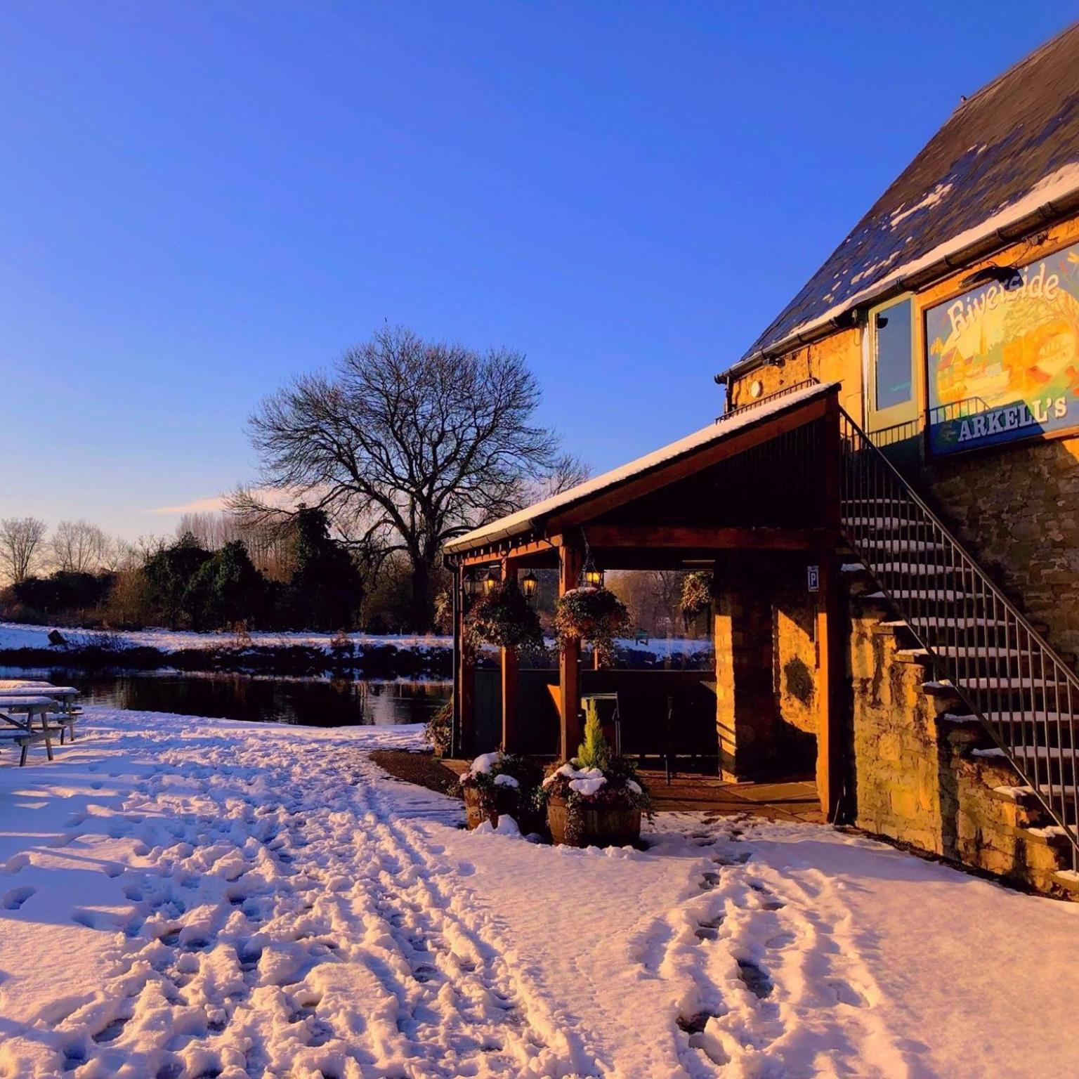 The Riverside Lechlade Kültér fotó
